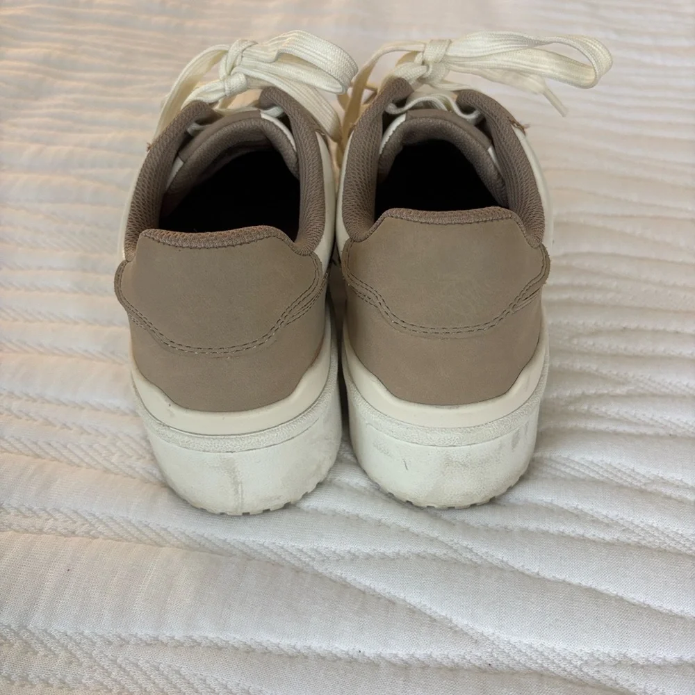 Calvin Klein Jeans White and Tan Sneakers size 8.5 - Picture 4 of 8